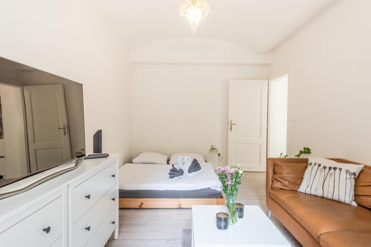 Quiet Apartment In The City Center With Own Terrace 프라하 외부 사진